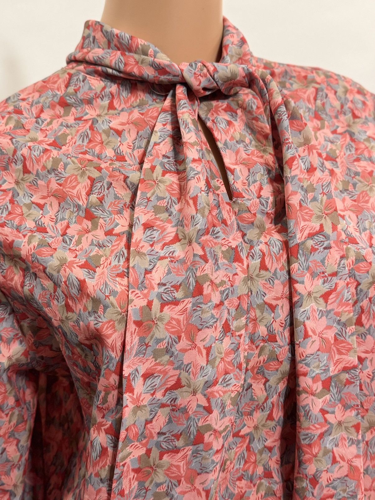 Vintage Women’s Vintage Pussycat Bow Floral Print Blouse Size XXL / US 16-18 / IT 52-54 - 1 Thumbnail
