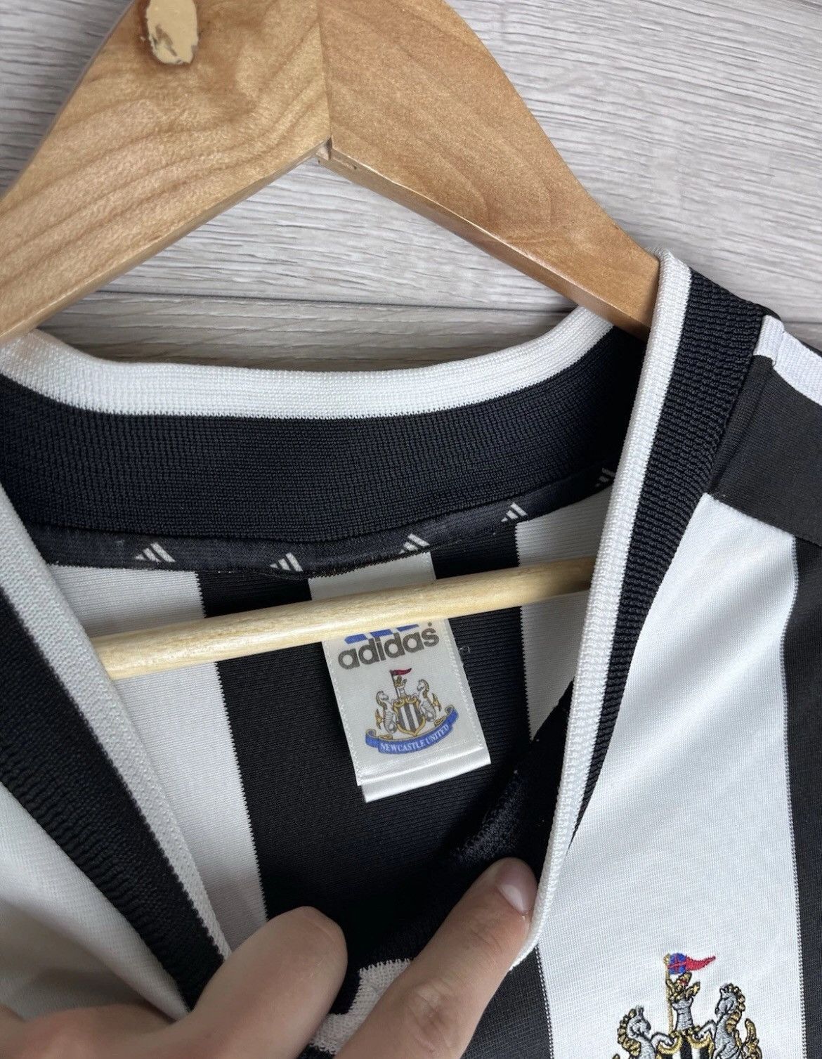 Vintage VINTAGE SOCCER JERSEYS ADIDAS NEWCASTLE UNITED SIZE L Size US L / EU 52-54 / 3 - 8 Thumbnail