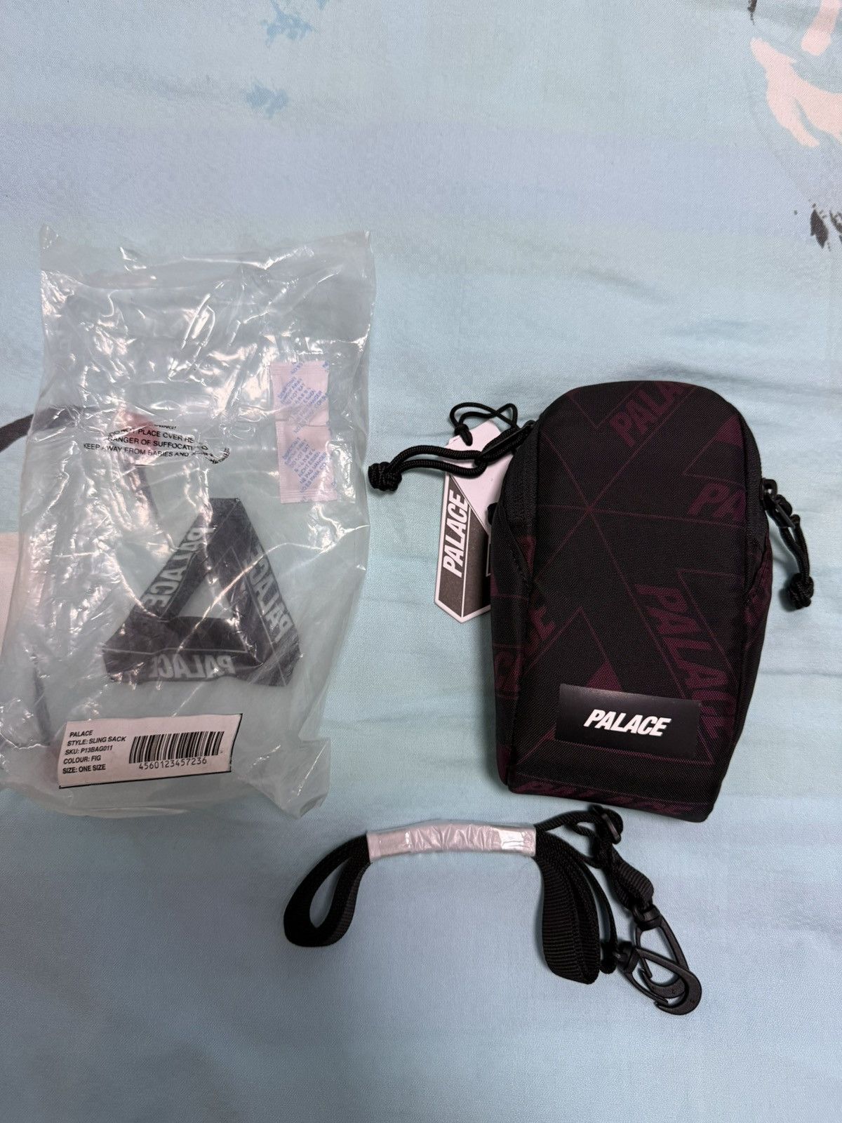 Palace Palace sling sack small bag fig red tri ferg Size ONE SIZE - 2 Thumbnail