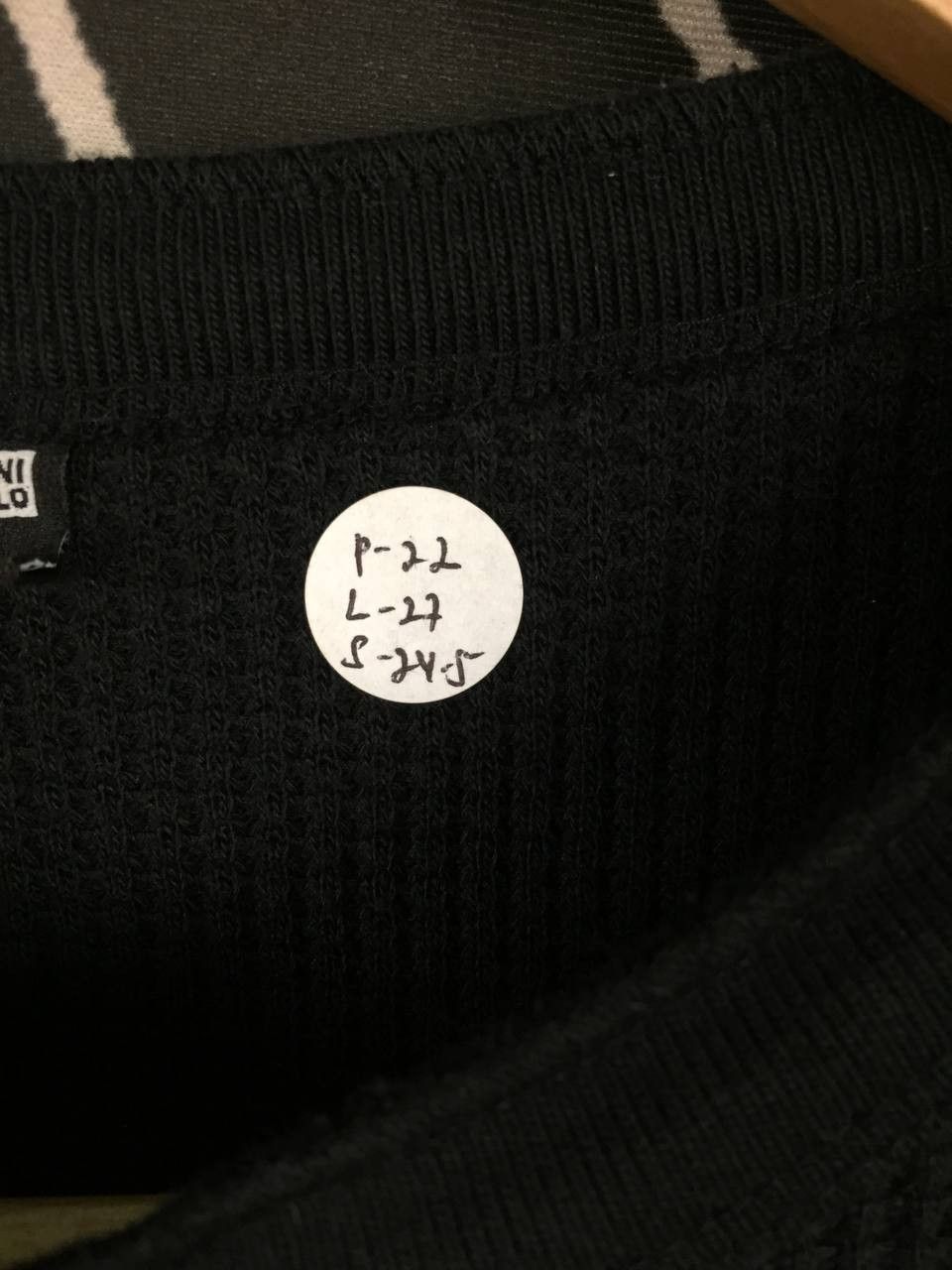 Uniqlo Uniqlo Waffle Knit Henley Long Sleeve Tee Size L Size US L / EU 52-54 / 3 - 10 Thumbnail