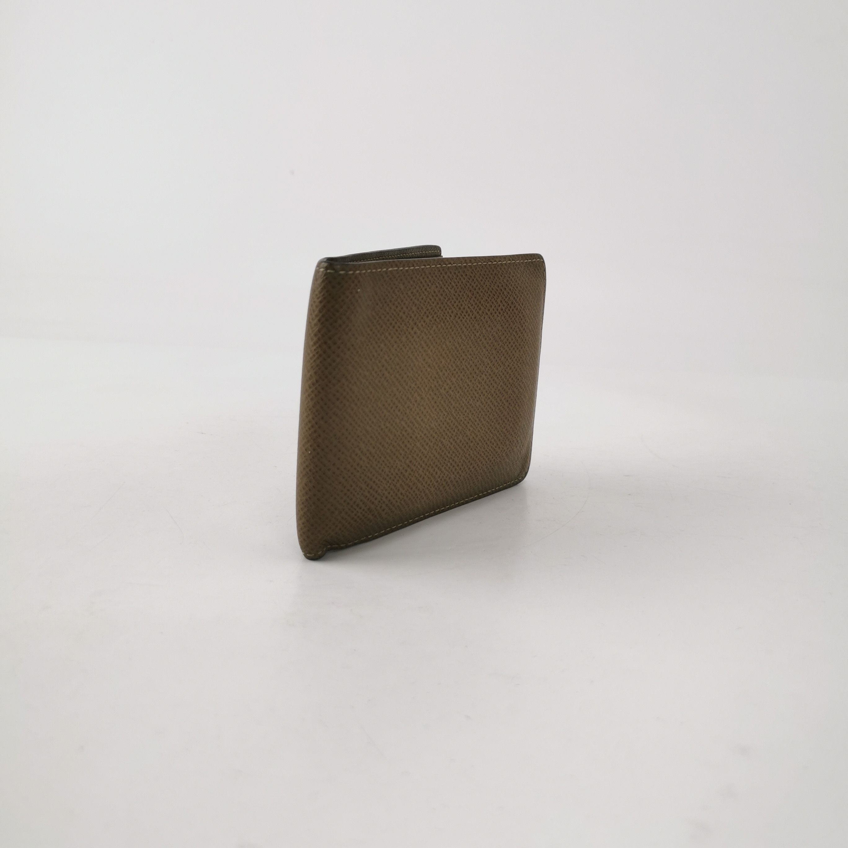 Louis Vuitton Louis Vuitton (LV) Multiple Cowhide Solid Color Bifold Wall Size ONE SIZE - 2 Thumbnail