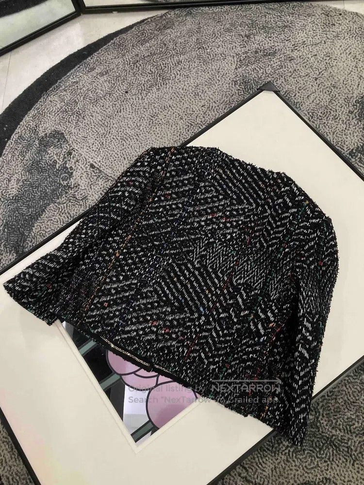 Chanel Chanel Black colour round-neck four-pocket jacket Size XS / US 0-2 / IT 36-38 - 2 Thumbnail