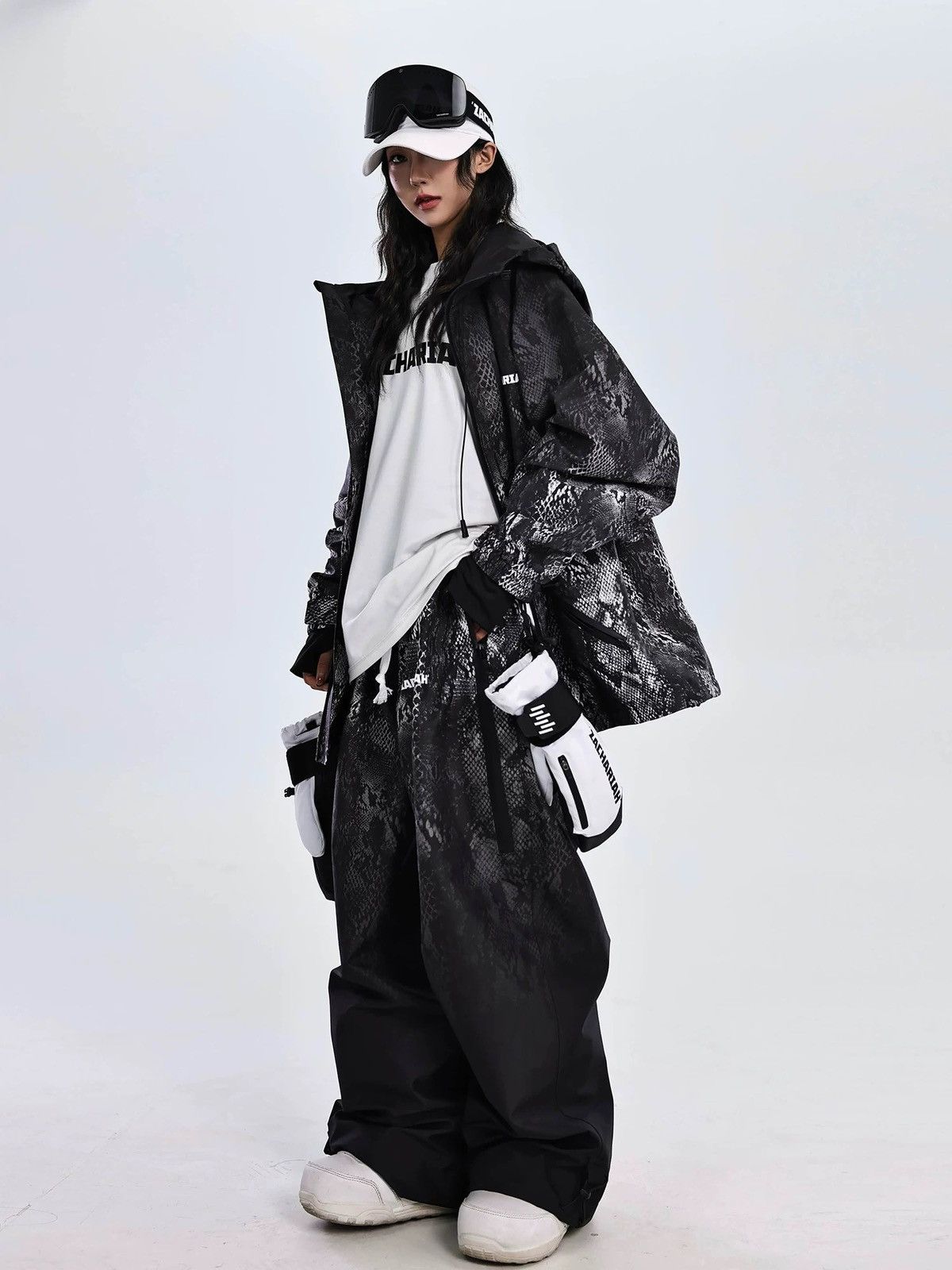 Other Black Belly Silver Snake Gradient Outdoor Windproof Ski Suit Size US 32 / EU 48 - 3 Thumbnail