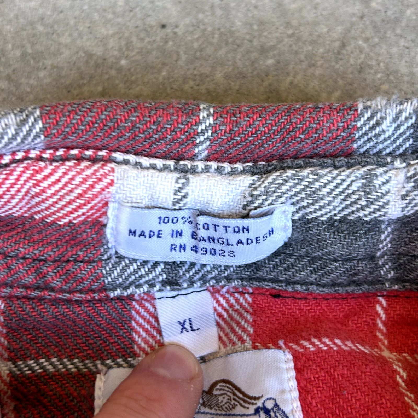 Vintage Vintage Eagle Crest Red & White Flannel Shirt XL Size US XL / EU 56 / 4 - 4 Thumbnail