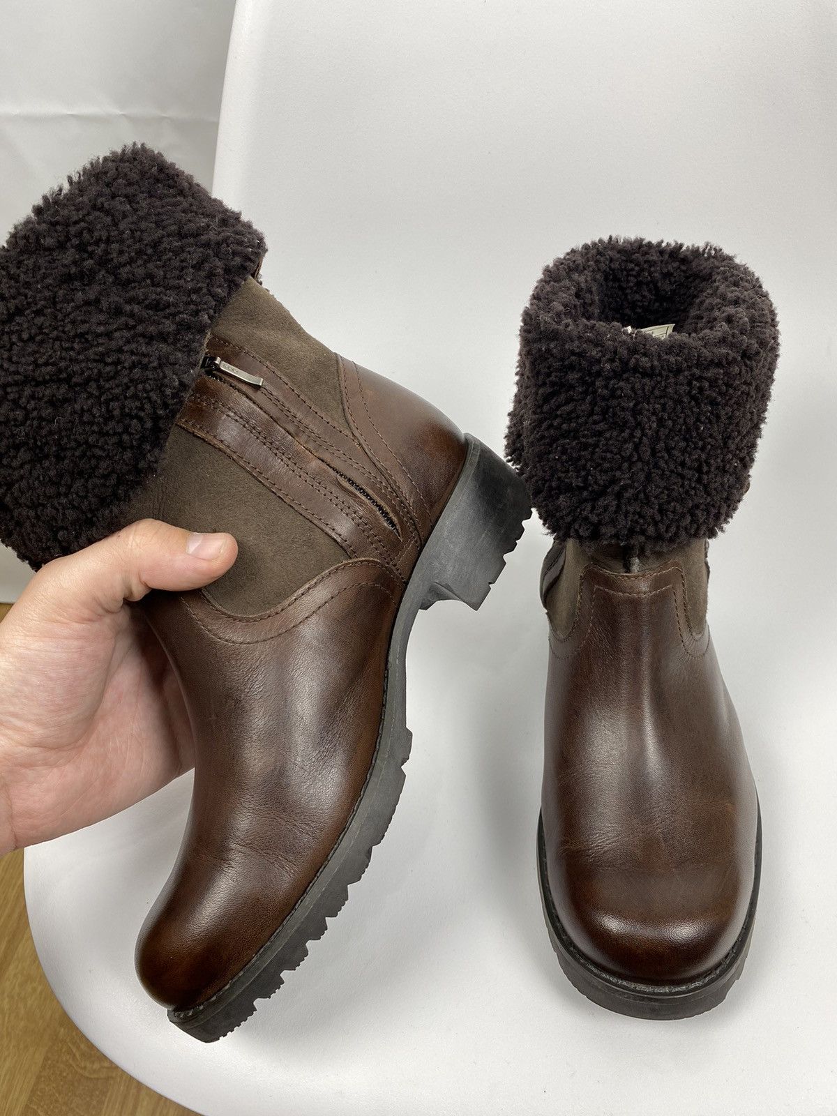 Ugg UGG Australia Genuine Leather Boots Fut Trim size 38 Size US 7 / IT 37 - 6 Thumbnail