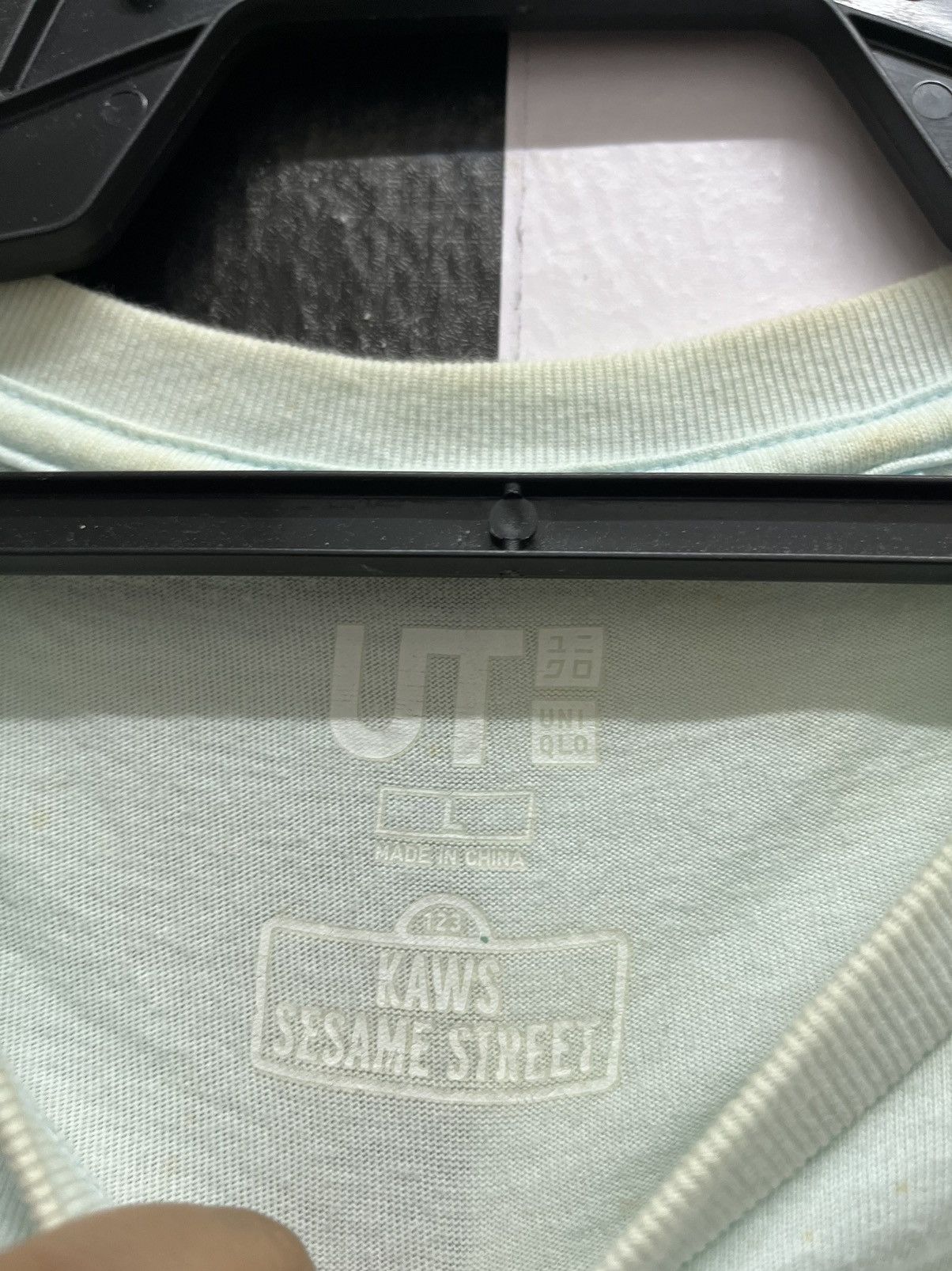 Kaws × Uniqlo Sesame street Size US L / EU 52-54 / 3 - 2 Thumbnail