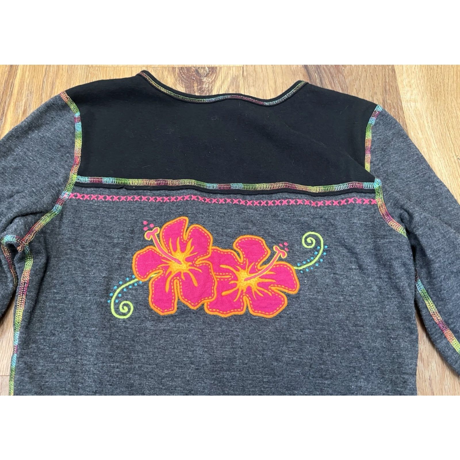 Vintage VINTAGE Alp N Rock Edelweiss Grey Black Embroidered Floral Henley Shirt XS / S Size XS / US 0-2 / IT 36-38 - 7 Thumbnail