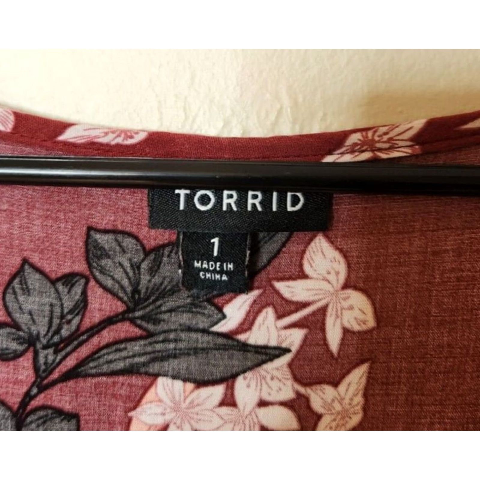 Torrid Torrid Womens Dress Size 1 Floral Sleeveless Scoop Neck High Low Red Size XS / US 0-2 / IT 36-38 - 6 Thumbnail
