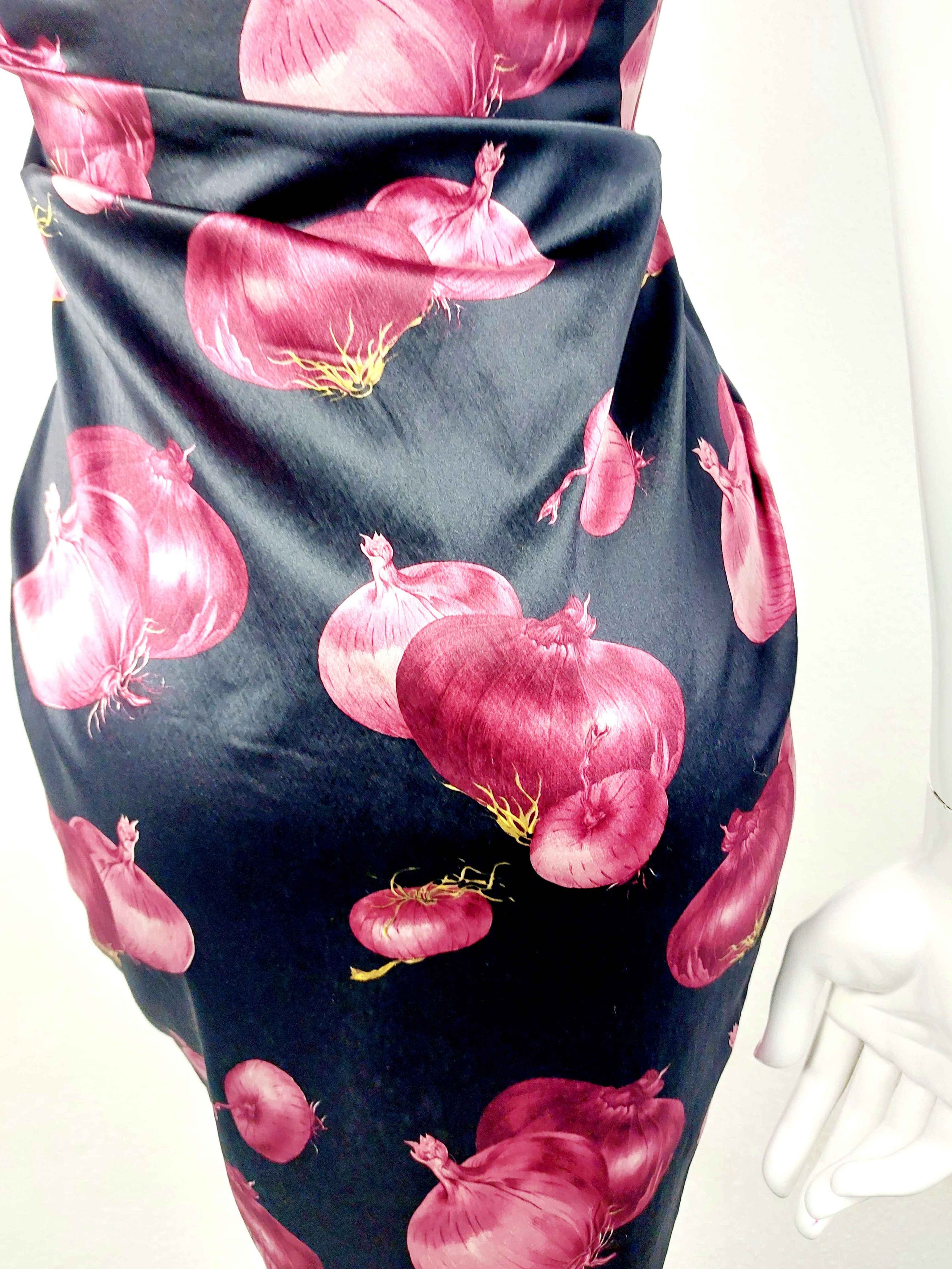 Dolce & Gabbana Runway Dolce & Gabbana Red Onions 1999 Kendall Jenner Dress Size XS / US 0-2 / IT 36-38 - 12 Thumbnail