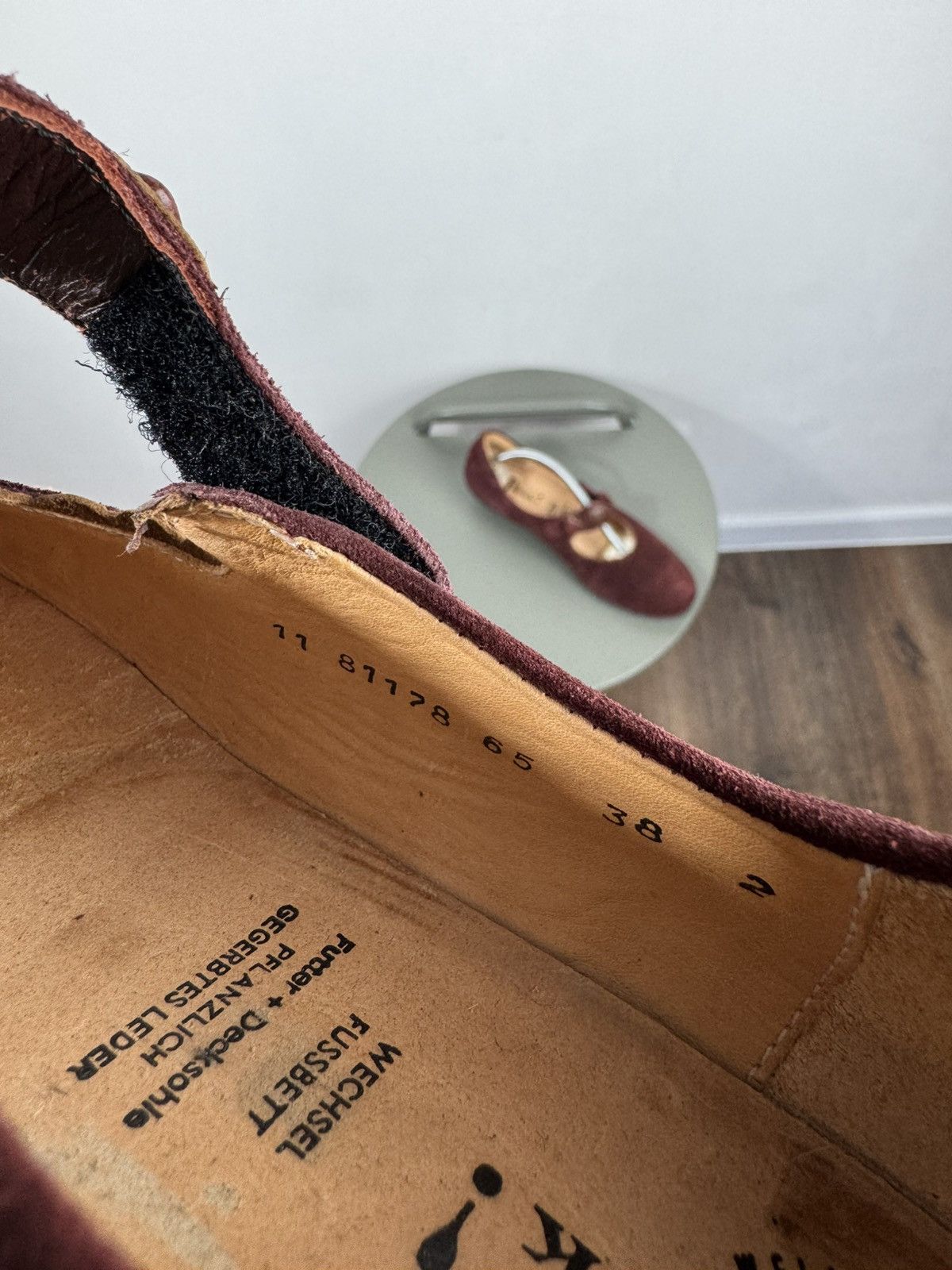 Other Think Burgundy Suede Mary Jane Shoes Low Heel Women’s EU 38 Size US 7 / IT 37 - 12 Thumbnail