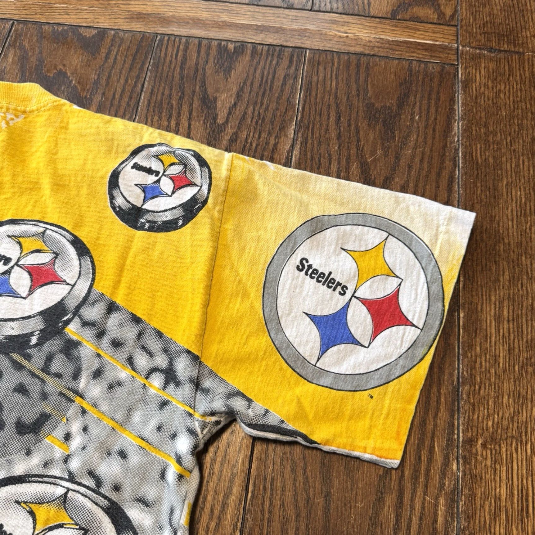 Gloverall VINTAGE Pittsburgh Steelers Magic Johnson T’s T Shirt Mens Large All Over Print Size US L / EU 52-54 / 3 - 7 Thumbnail