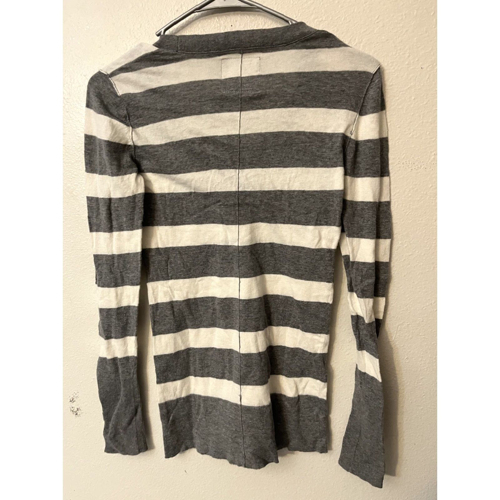 American Eagle Outfitters AMERICAN EAGLE Sweater Womens Small Pullover Knit V Neck Gray White Striped Size S / US 4 / IT 40 - 2 Thumbnail