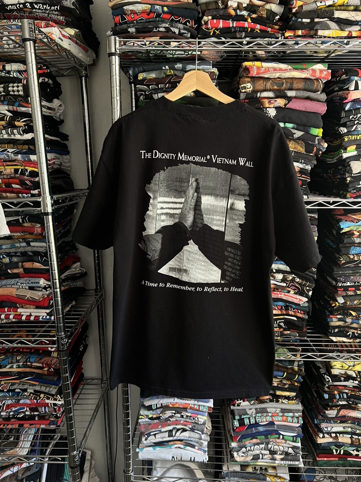 Vintage 2000s Vietnam Wall Dignity Memorial Souvenir Tee Size US XL / EU 56 / 4 - 1 Thumbnail