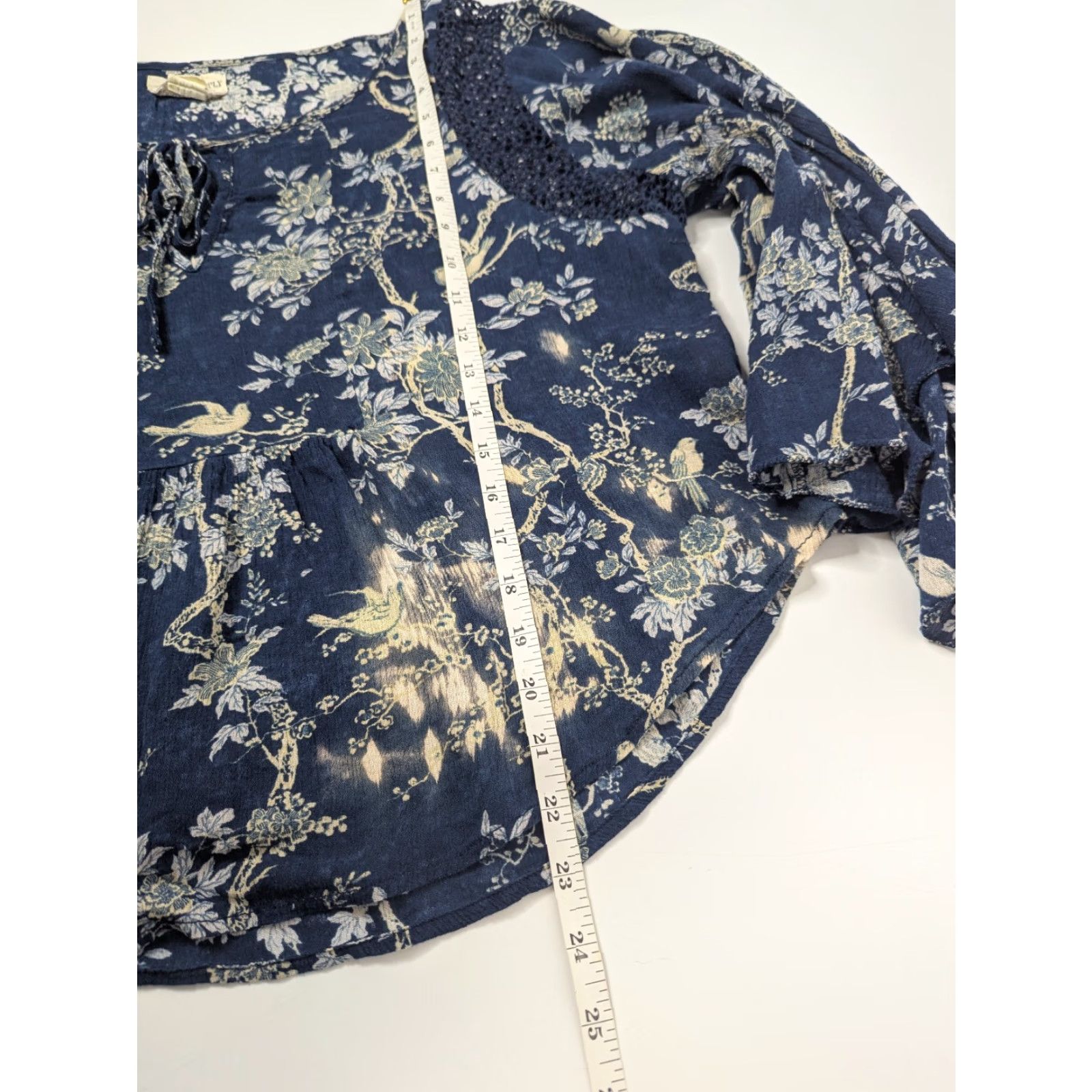 Vintage DENIM & SUPPLY Top Navy Floral Crochet Slit Sleeve Peasant Boho Blouse M Womens Size M / US 6-8 / IT 42-44 - 6 Thumbnail