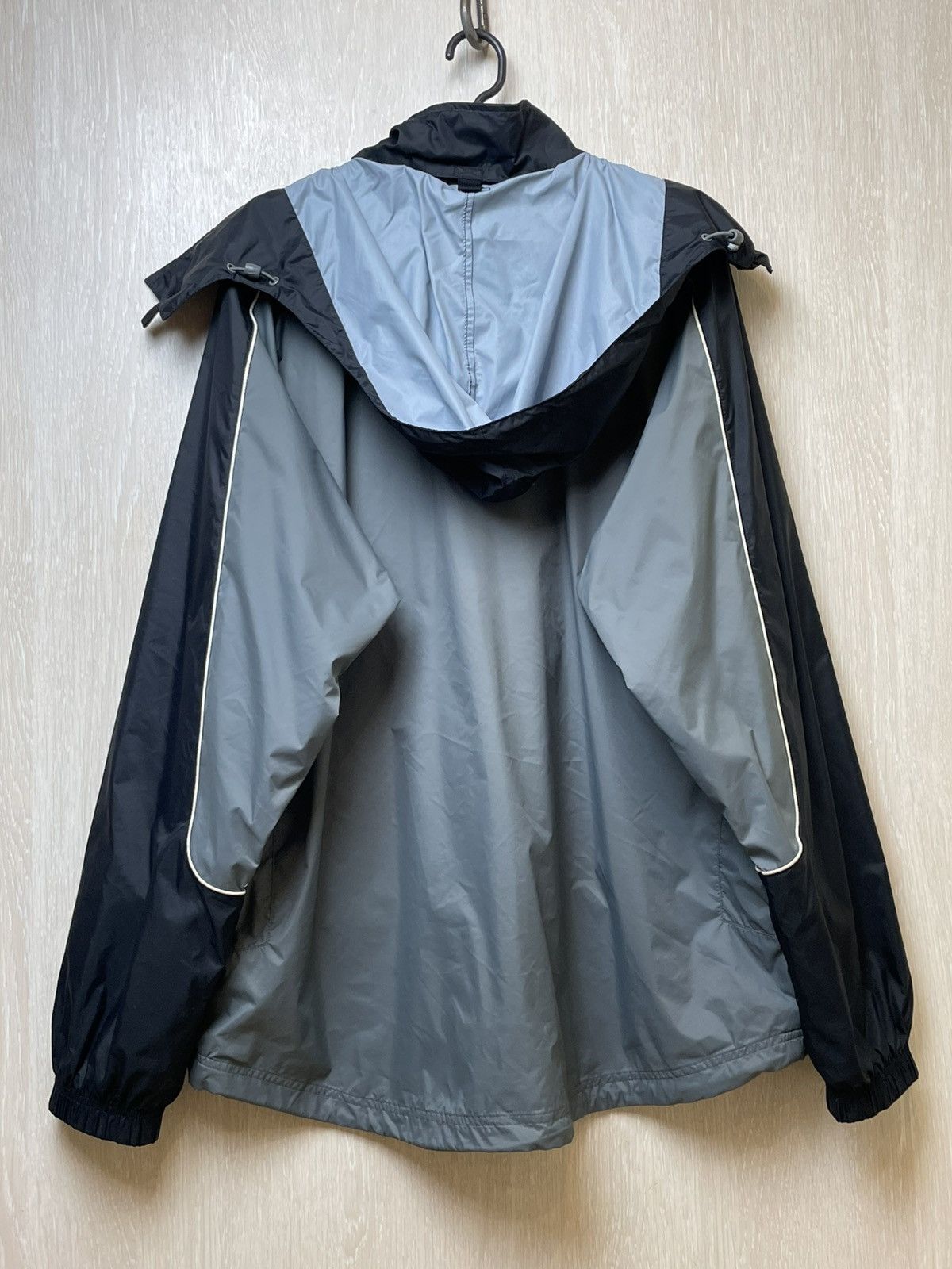 Nike vintage Nike black and gray windbreaker track jacket Size US XL / EU 56 / 4 - 8 Thumbnail