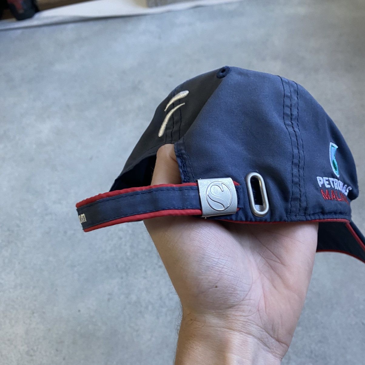 Formula 1 Vintage Red Bull Sauber Petronas Cap Size ONE SIZE - 4 Thumbnail