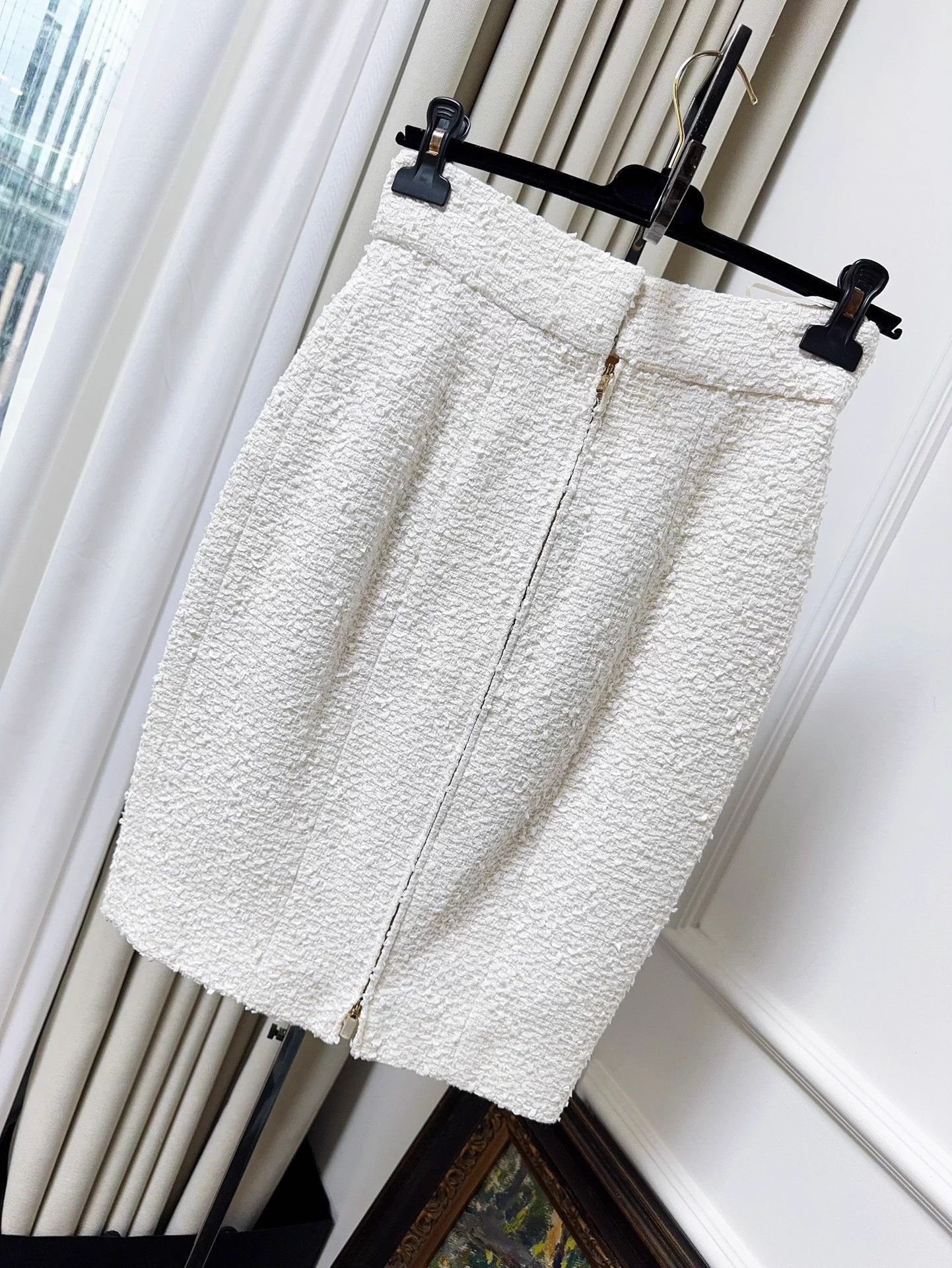 Chanel Chanel 18C High-Waisted Sequin White Mini Skirt 36 99 New Size 26" / US 2 / IT 38 - 2 Thumbnail