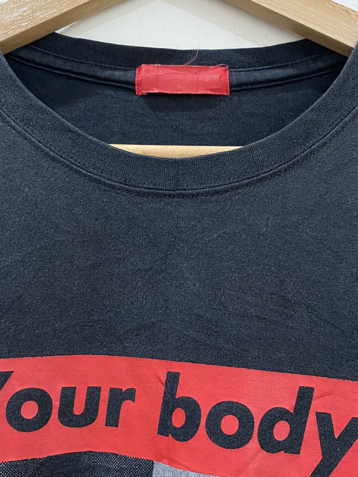 Barbara Kruger × Designer 🔥 Rare Barbara Kruger Your body is a battleground Size US M / EU 48-50 / 2 - 5 Thumbnail