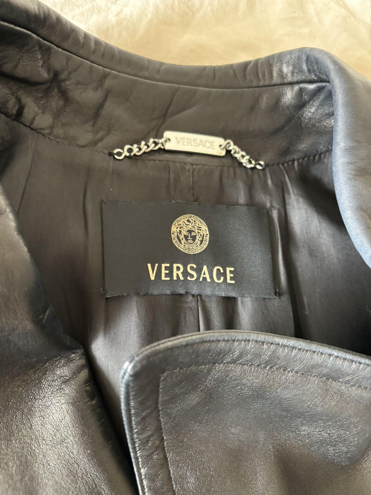 Versace Versace Leather Coat in IT44 Size M / US 6-8 / IT 42-44 - 4 Thumbnail