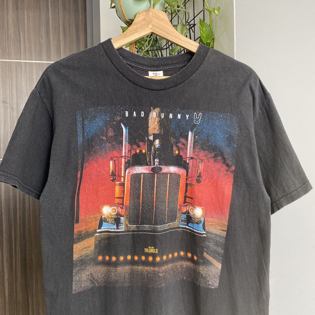 Rap Tees Thrashed Faded Bad Bunny Rapper ERD GRUNGE T-SHIRT Size US M / EU 48-50 / 2 - 2 Thumbnail