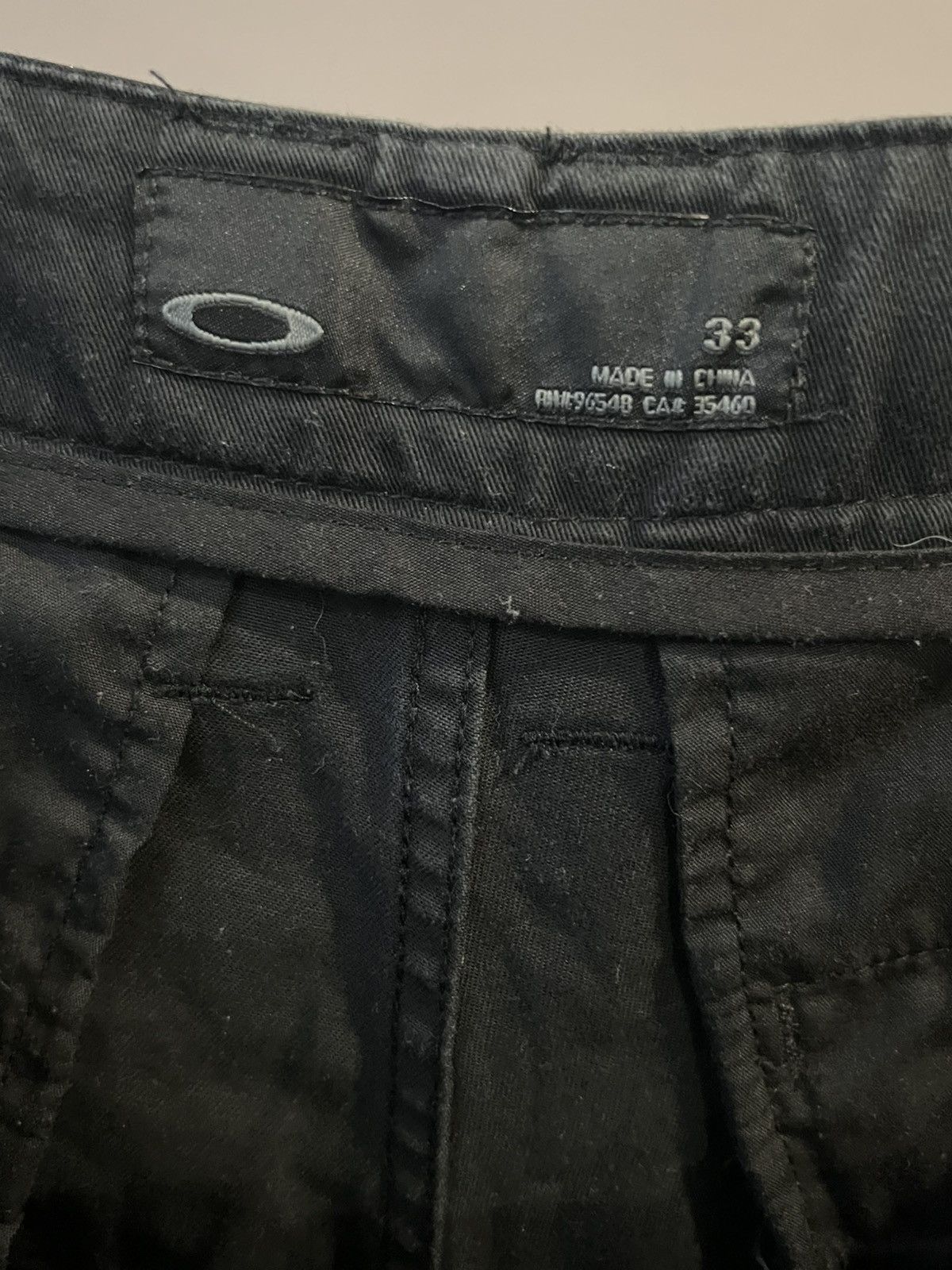 Oakley Oakley Black Solid Shorts Mini Logo Button Closure Men’s 33 Size US 33 - 5 Thumbnail