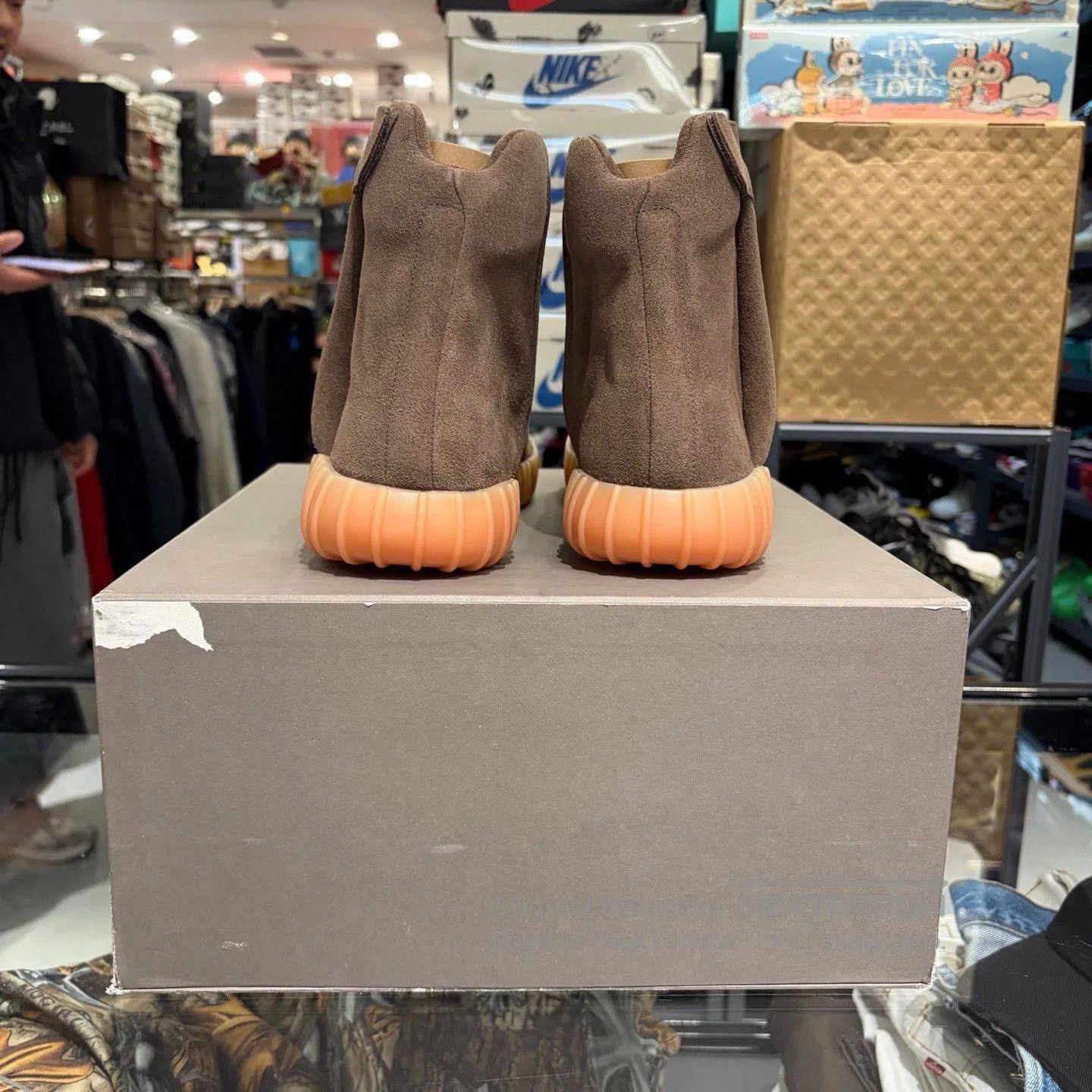 Yeezy adidas Yeezy Boost 750 Chocolate. Size US 11 / EU 44 - 3 Thumbnail
