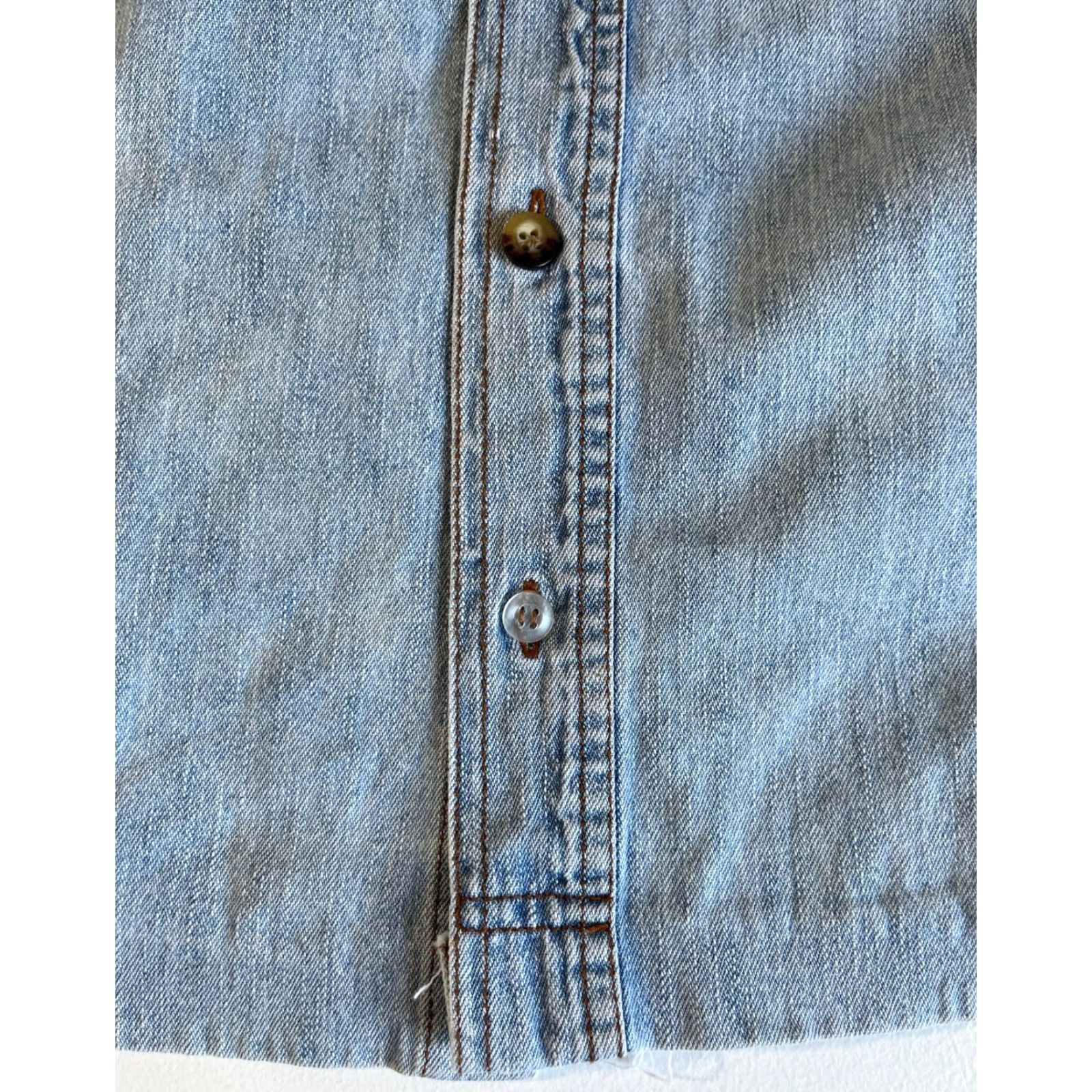 Guess VINTAGE Guess Jeans Button-Up Denim Shirt Mens 90s Americana Sz L Blue Denim Embroidered Pockets Size US L / EU 52-54 / 3 - 5 Thumbnail