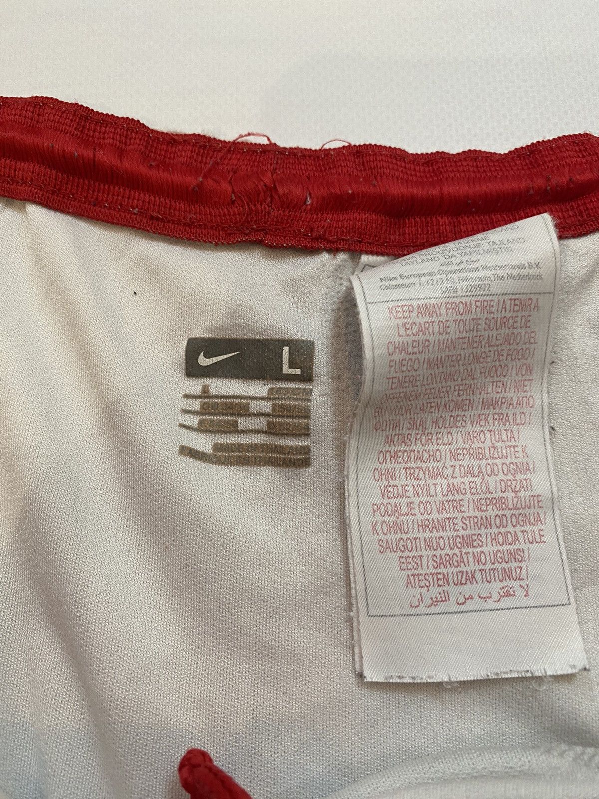 Nike Vintage Manchester United soccer jester football y2k shorts Size US 34 / EU 50 - 3 Thumbnail