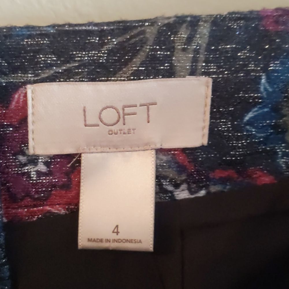 Loft LOFT Outlet Floral Pleated Skirt Size 4 Navy Blue Gold Threading Back Zip Size 27" / US 4 / IT 40 - 3 Thumbnail