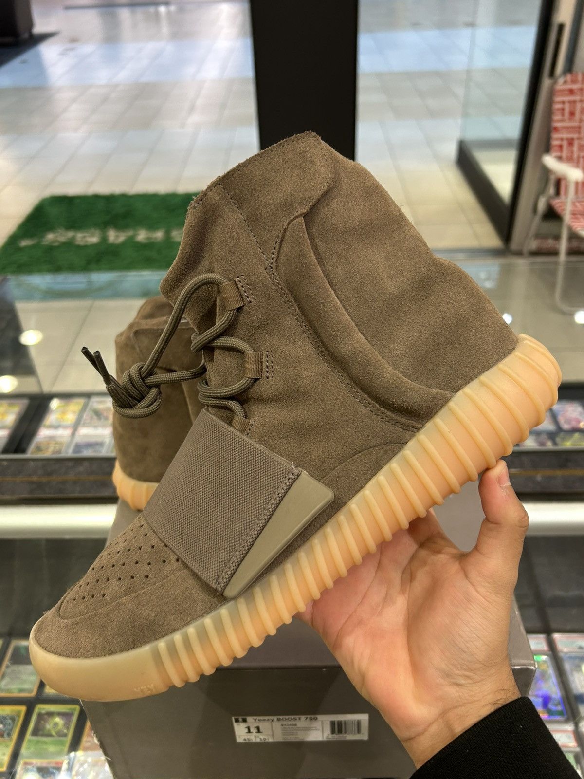 Yeezy Yeezy 750 Chocolate Size US 11 / EU 44 - 2 Thumbnail
