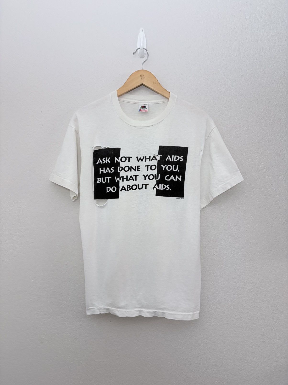 Vintage 90s Distressed Aids Ask Not What Aids Done To You Vtg Tee Size US L / EU 52-54 / 3 - 1 Thumbnail