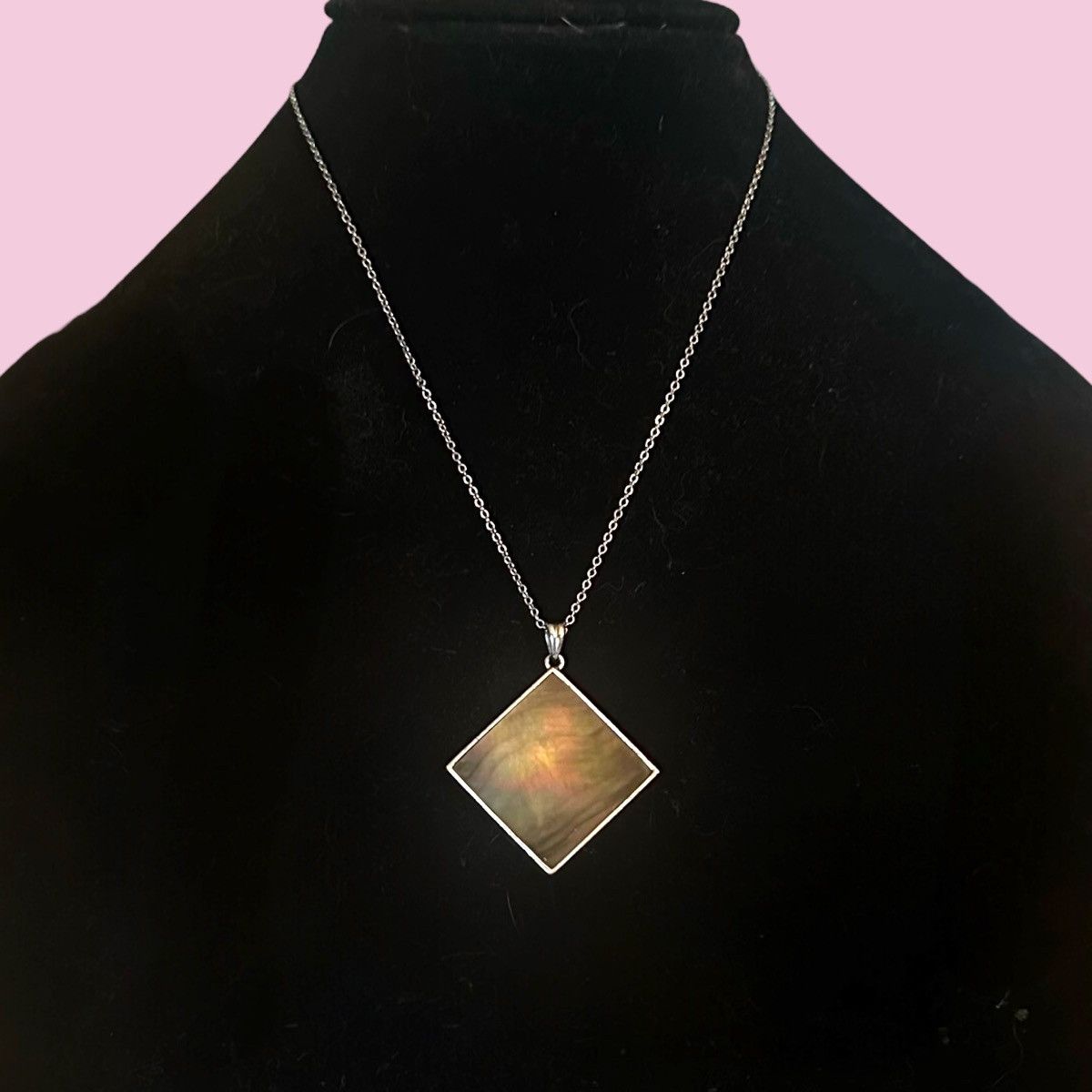 Vintage Vintage silver tone abalone mother of pearl pendant necklace Size ONE SIZE - 1 Thumbnail