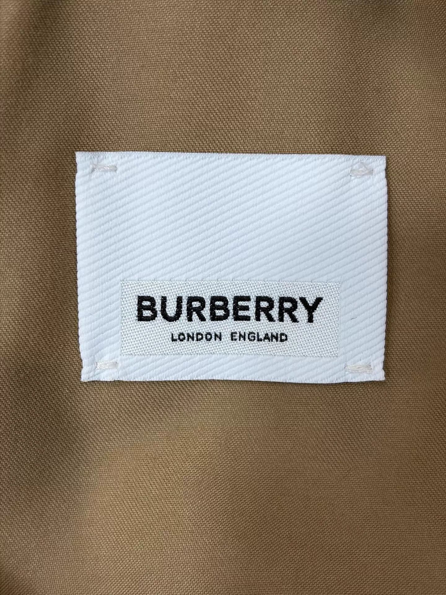 Burberry Burberry Wmns S Classic Beige Diamond Quilted Jkt Size S / US 4 / IT 40 - 3 Thumbnail