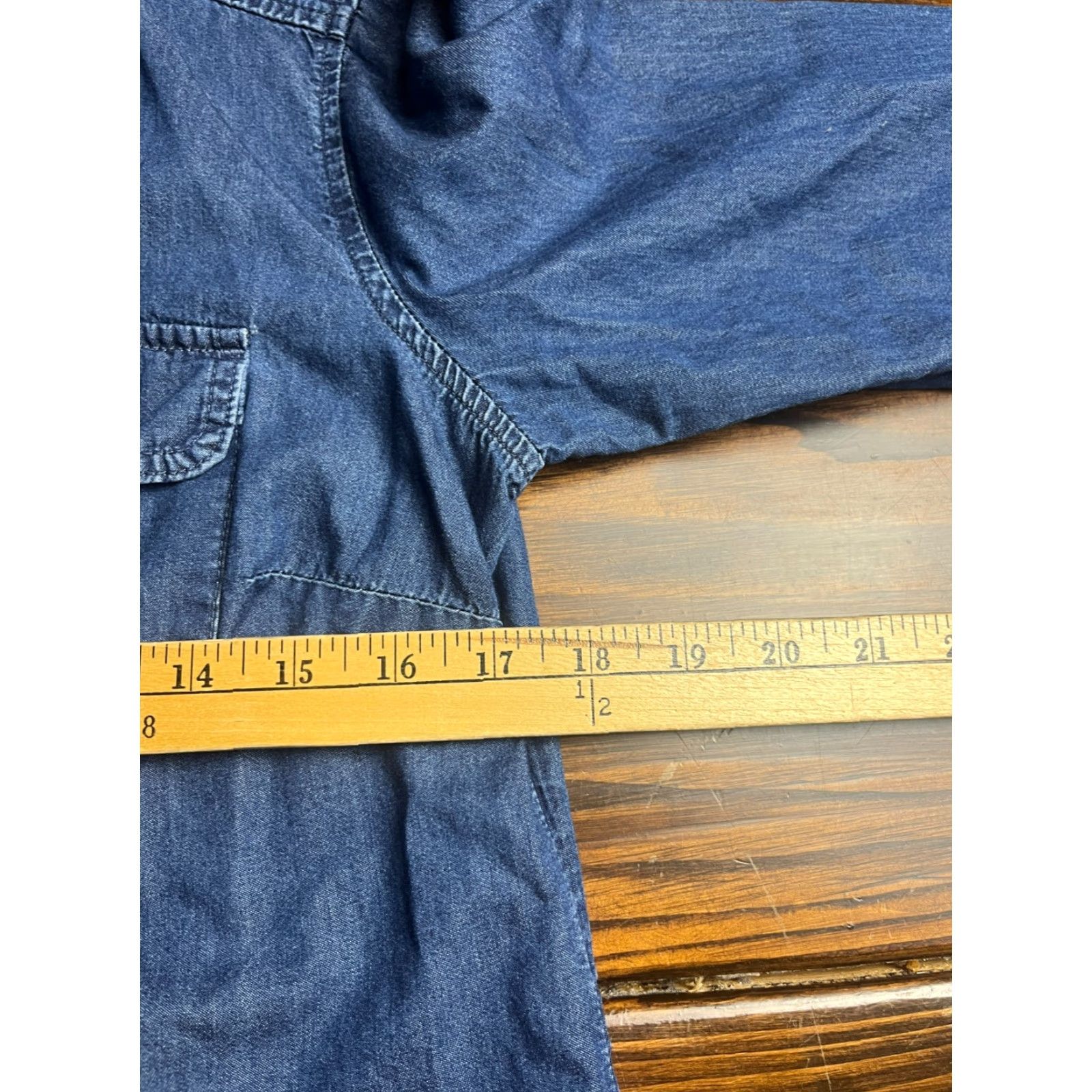 Croft & Barrow Croft & Barrow Shirt Women's Size Small Blue Chambray Button Up Size S / US 4 / IT 40 - 3 Thumbnail