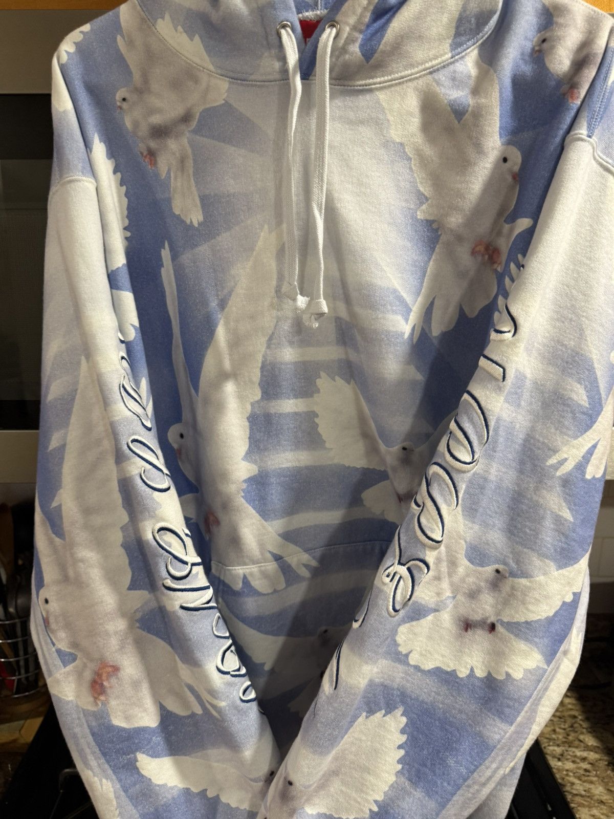 Supreme Supreme Doves Hoodie Size Large Size US L / EU 52-54 / 3 - 5 Thumbnail