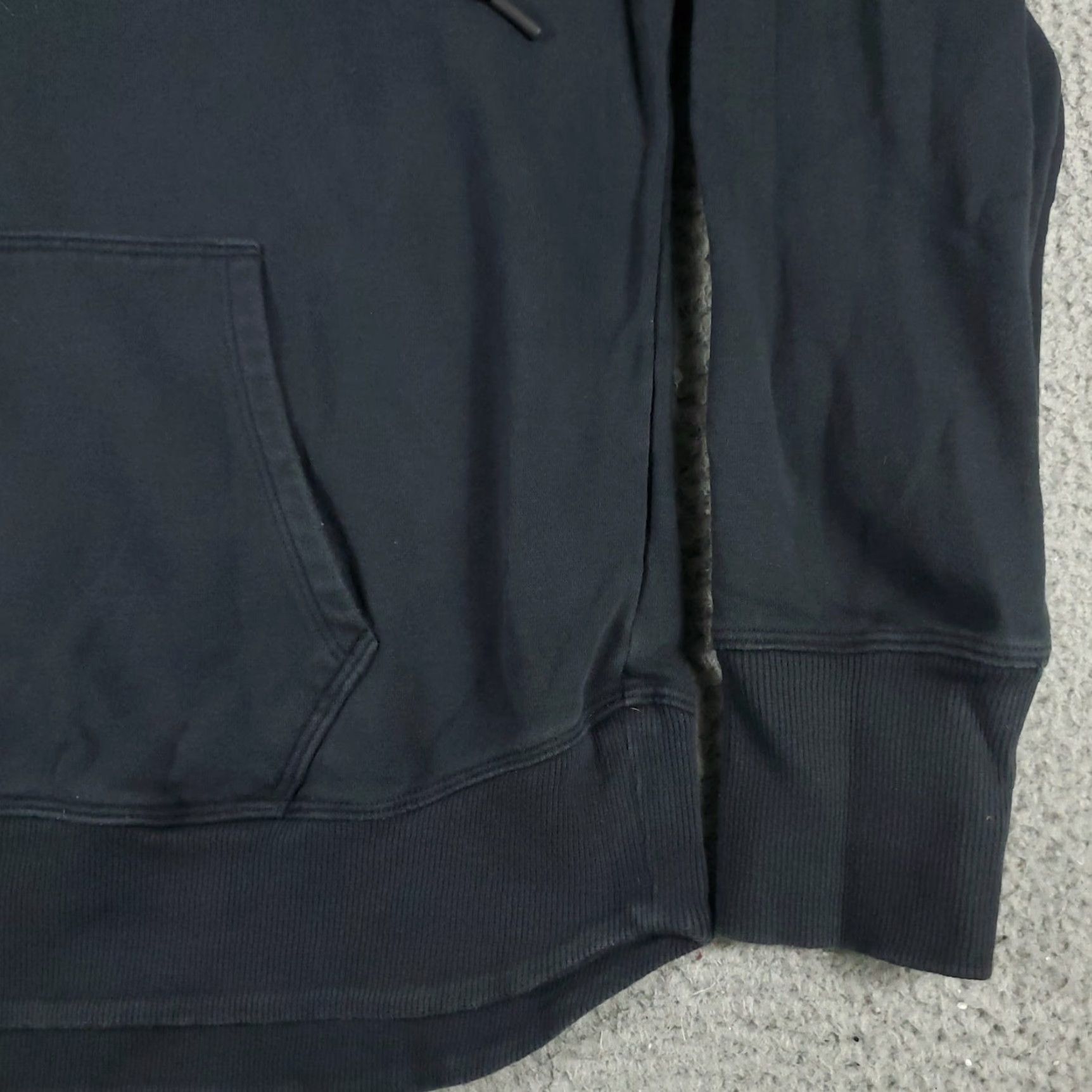 Under Armour VINTAGE Under Armour Hoodie Pullover Men's Medium Black Sports Sweatshirt Activewear Size US M / EU 48-50 / 2 - 5 Thumbnail