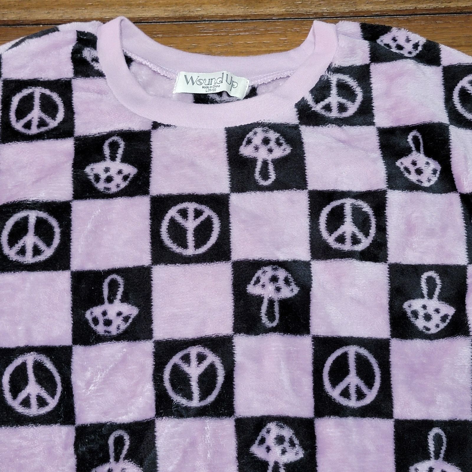 Other Wound Up LS Checkered Fleece Sweater w/ Peace - Size Large Size L / US 10 / IT 46 - 2 Thumbnail
