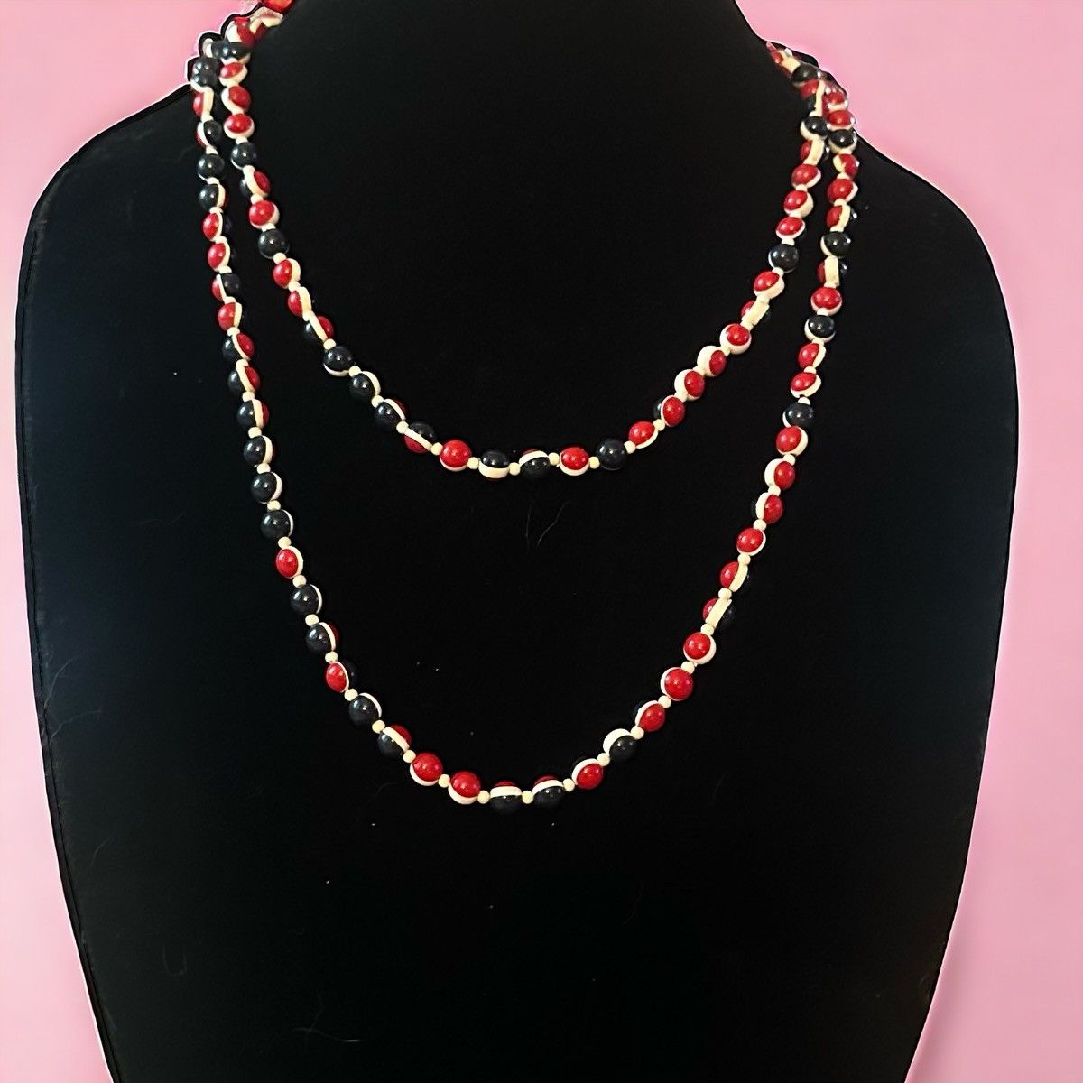 Vintage Vintage long red white and blue beaded necklace Size ONE SIZE - 2 Thumbnail