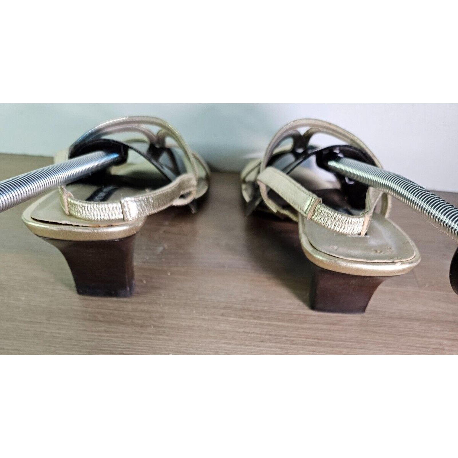 Vitaliano Adrienne Vittadini Women’s Gold & Black Leather Sandals 8.5 Size US 8.5 / IT 38.5 - 4 Thumbnail