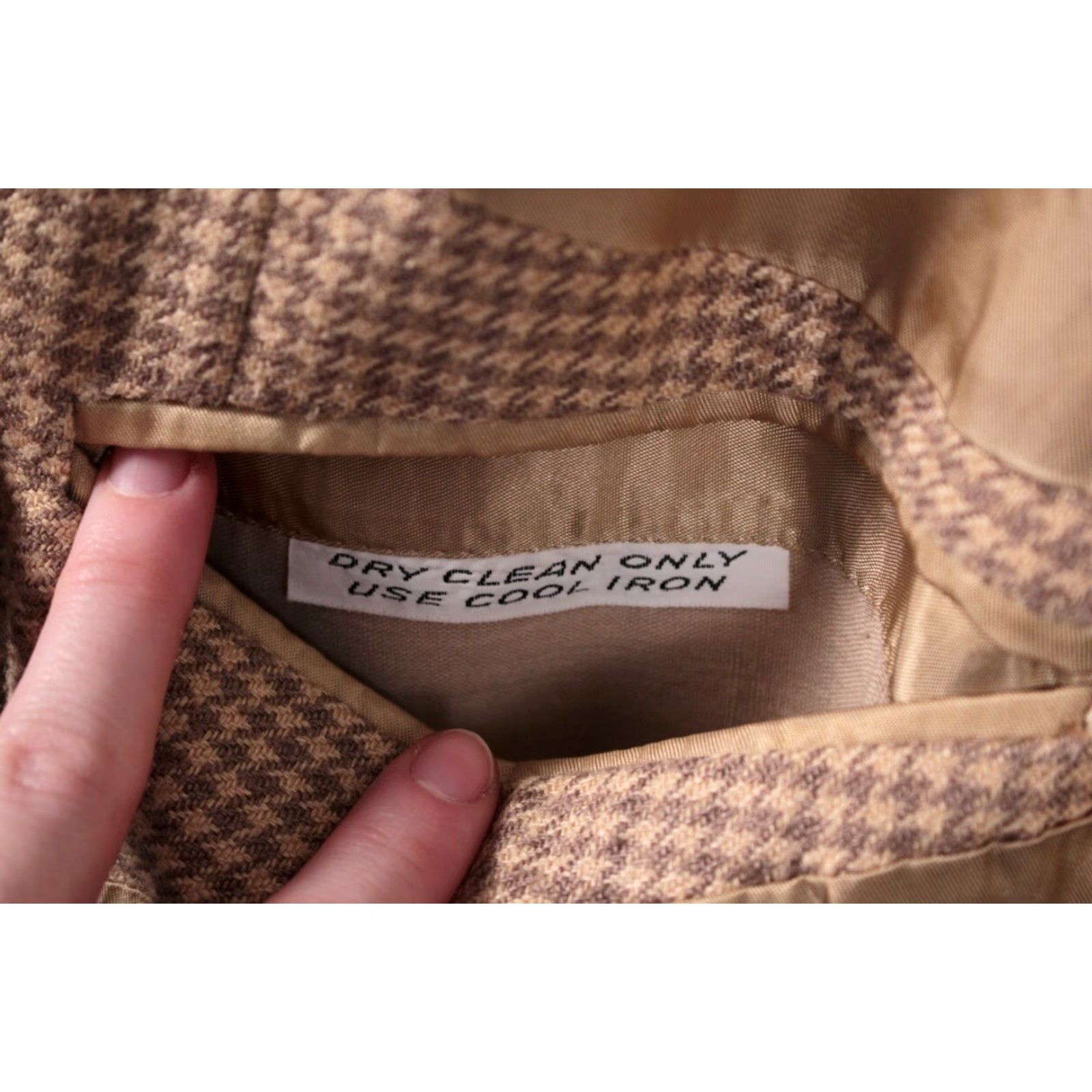 Lanvin VTG Lanvin Beige Houndstooth Silk Blazer / Jacket Mens 44 70s 70s Blazer / Jacket Beige Lanvin Houndstooth Silk VTG Blazer Mens 44 1970s Size 44R - 6 Thumbnail
