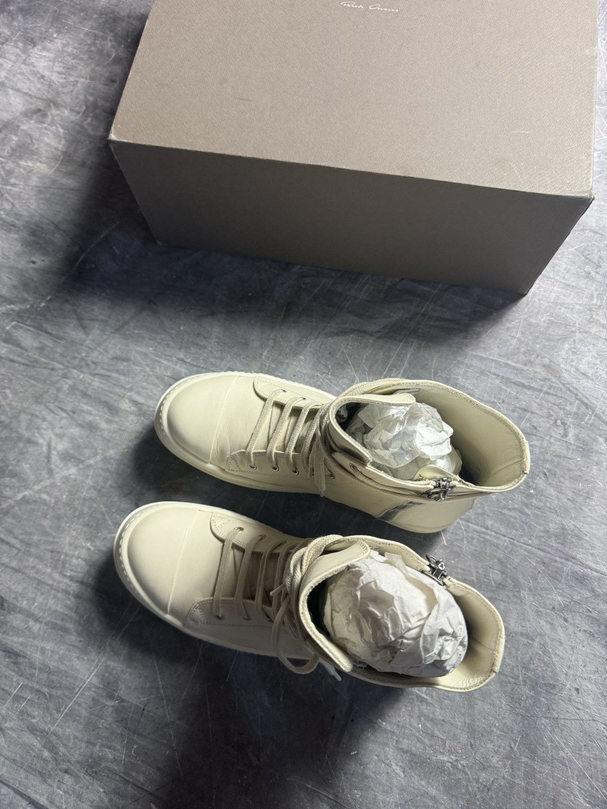 Rick Owens Rick Owens High Top Sneakers in Pearl/Milk Size US 8 / EU 41 - 4 Thumbnail
