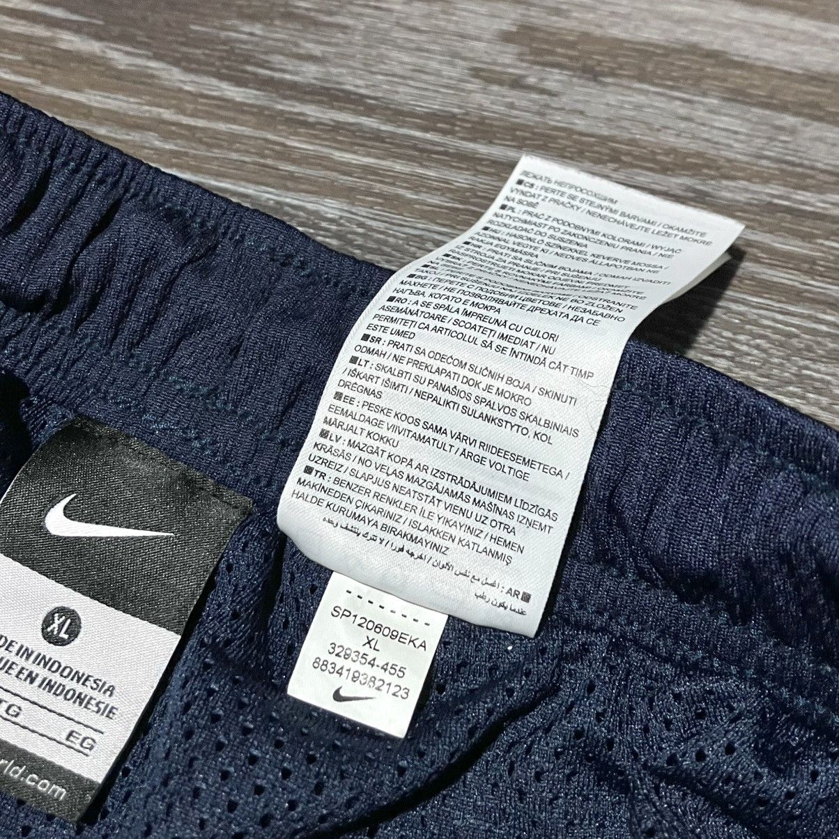Nike Vintage NIKE Embroidered Mini Swoosh Baggy Fit Tracksuit Size US XL / EU 56 / 4 - 22 Thumbnail