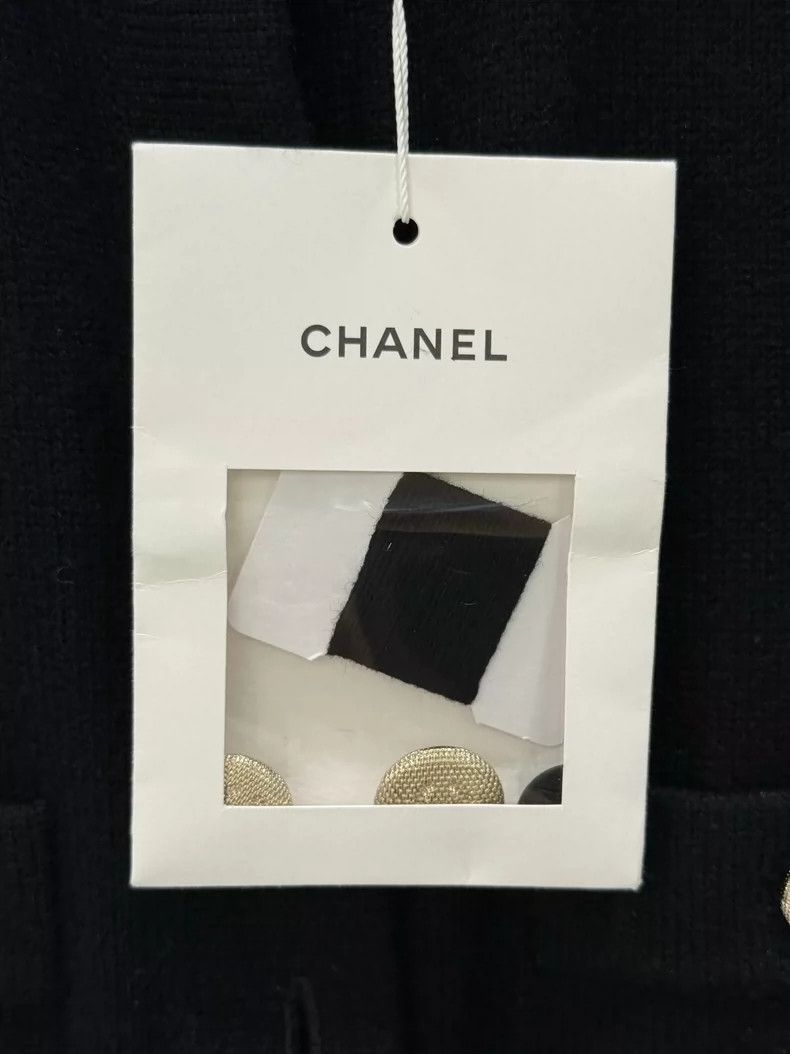 Chanel Chanel Solid color short round neck single-breasted detach Size XS / US 0-2 / IT 36-38 - 4 Thumbnail
