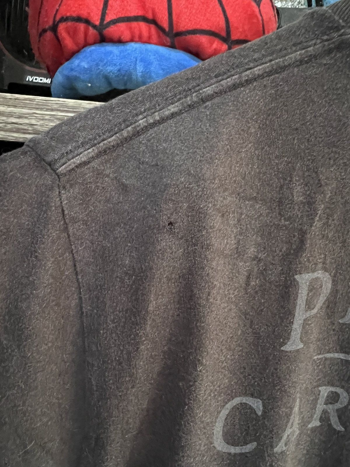 Disney 🔥Sun Faded Uniqlo Disney Pirates of The Carribean Tee Size US M / EU 48-50 / 2 - 10 Thumbnail