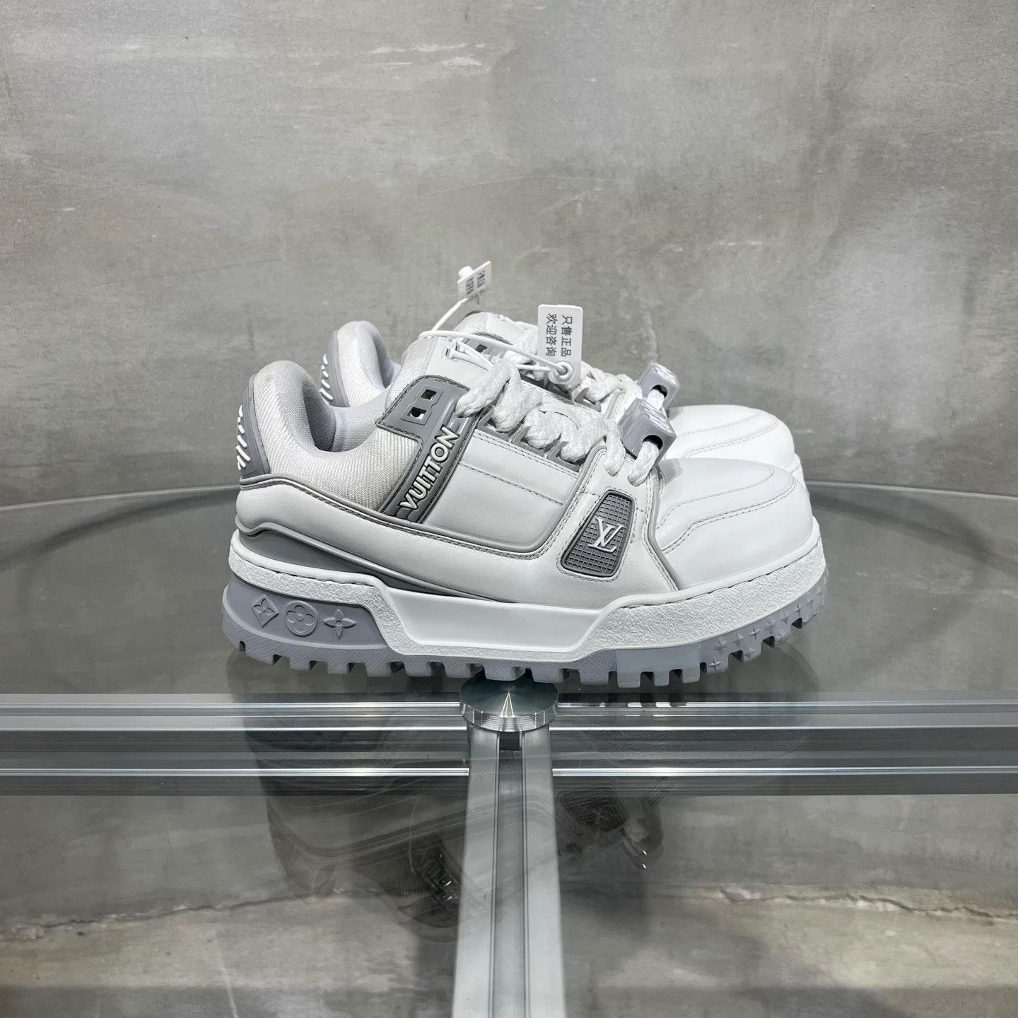 Louis Vuitton Louis Vuitton Trainer Gray White 35.5 Size US 4.5 / IT 34.5 - 4 Thumbnail