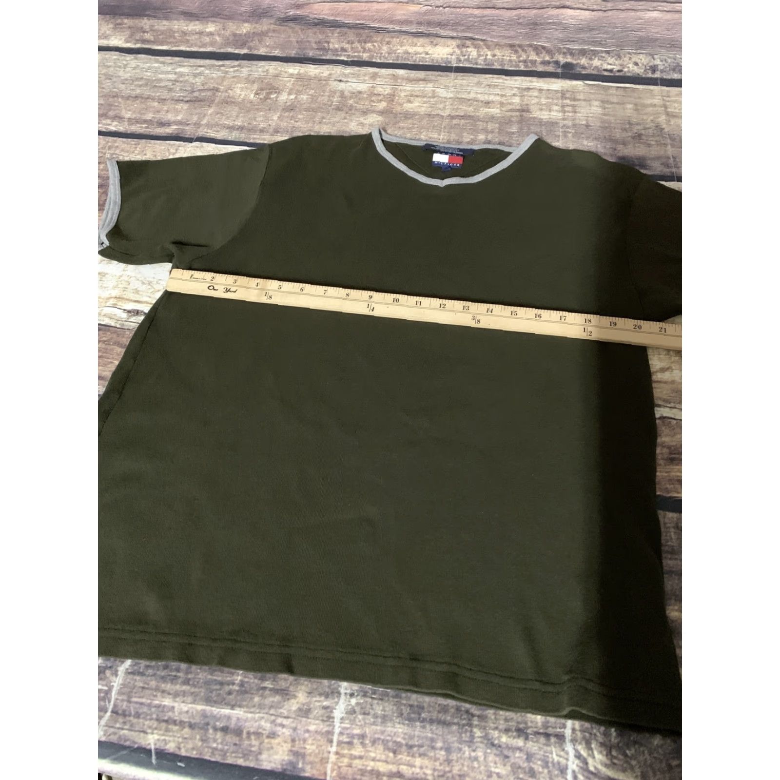 Tommy Hilfiger VINTAGE Tommy Hilfiger Men’s Green V-Neck T-Shirt Large Hunter 2000s Short Sleeve Mens Green Size US L / EU 52-54 / 3 - 6 Thumbnail