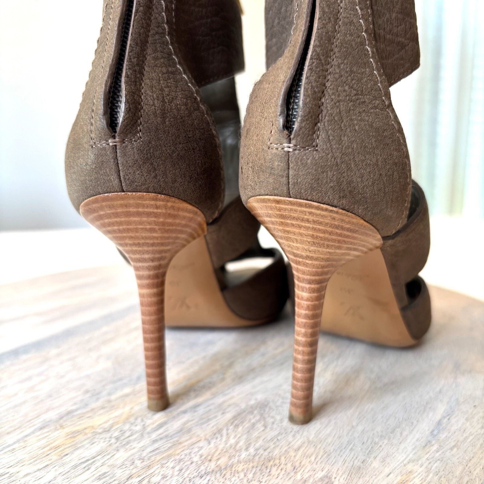 Louis Vuitton Louis Vuitton Corfu Leather Gladiator Lace Up Sandals Size 5 Size US 5 / IT 35 - 9 Thumbnail