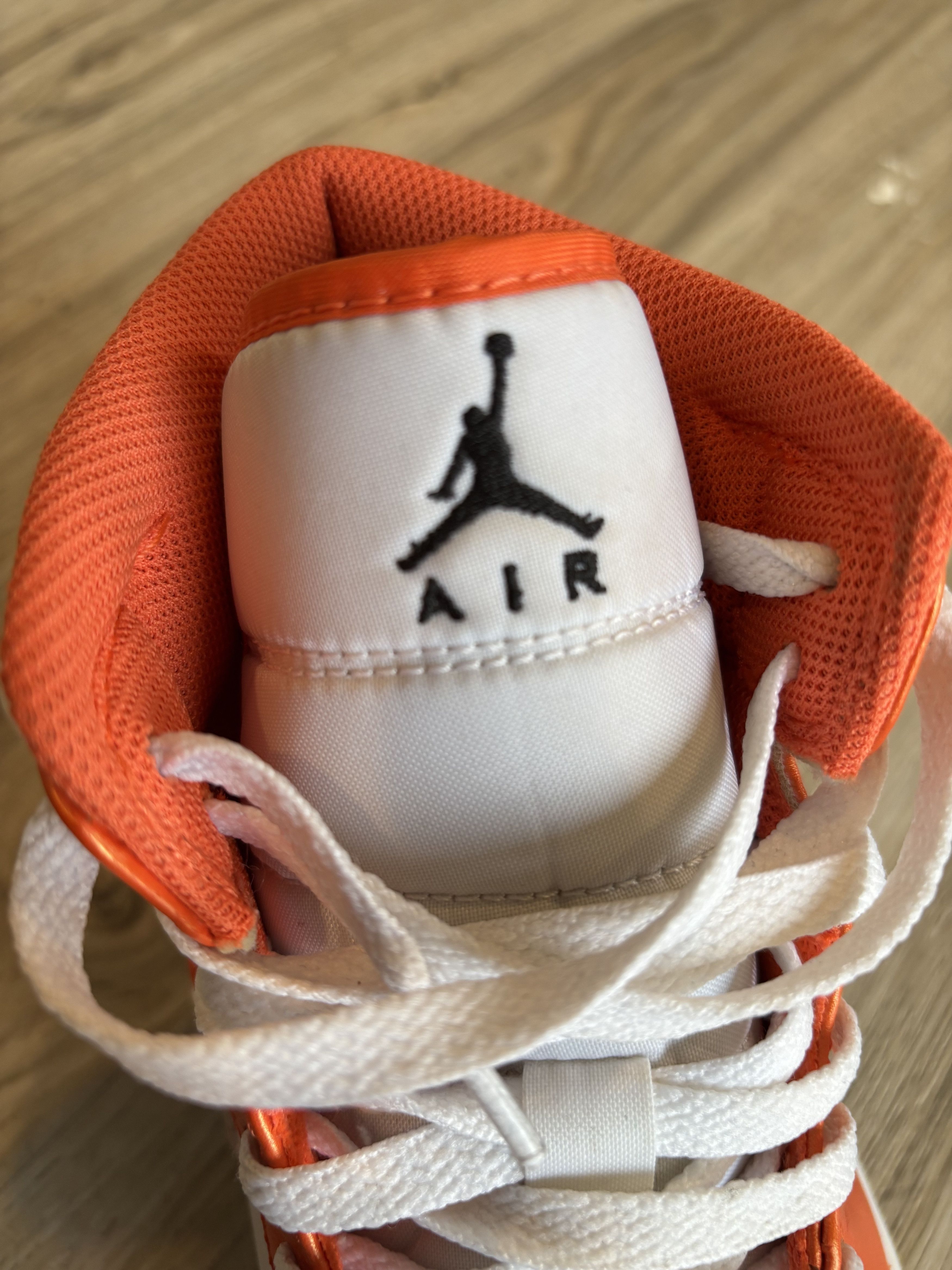 Jordan Brand × Nike Electro Orange Jordan 1 Mid Size US 9 / EU 42 - 5 Thumbnail
