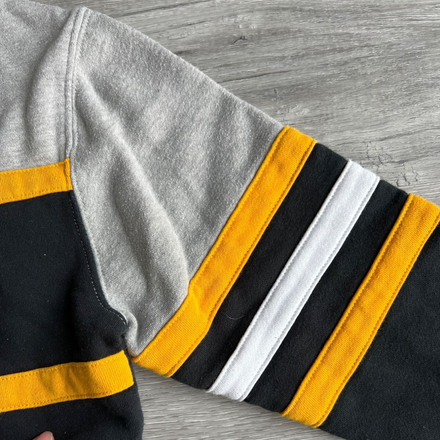 Mitchell & Ness Men's Boston Bruins NHL Mitchell & Ness Head Coach Pullover Size US L / EU 52-54 / 3 - 5 Thumbnail