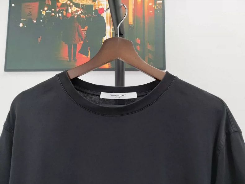 Givenchy Givenchy T-Shirt, XL Size (160), Retail Price 380 Size US XL / EU 56 / 4 - 6 Thumbnail